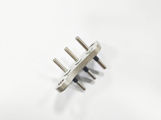 Montage étanche sur les panneaux Connecteur étanche à l'air Voltage nominal 12V-540V