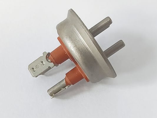 4J28 Terminaux de compresseurs de réfrigérateur avec tension de circulation ou de fonctionnement 200V-400V et courant nominal 20A-30A