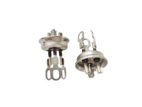 Plage de température du réfrigérateur : moins 40 degrés Celsius à 120 degrés Celsius. Bornes du compresseur de réfrigérateur durables, conçues pour la performance.