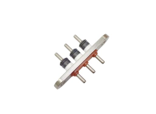 Connecteur électrique hermétique argenté pour véhicule, épaisseur de 2 à 5 micromètres, conçu pour des systèmes électriques automobiles sécurisés