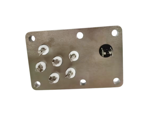 Plaque de terminaison de connexion certifiée RoHS avec des matériaux en tôle C45 conçus pour les connexions et le câblage de circuits électriques