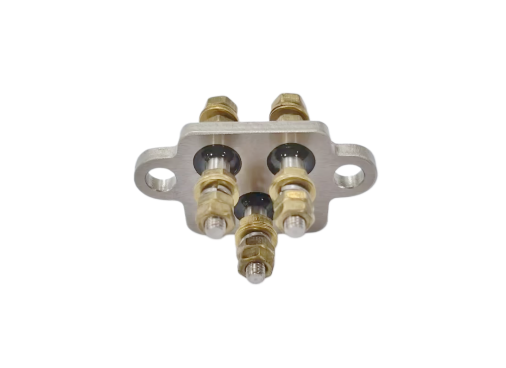 Noix M4 Plaque de connexion en laiton avec matériau de plaque C45 offrant une résistance mécanique et des performances électriques supérieures